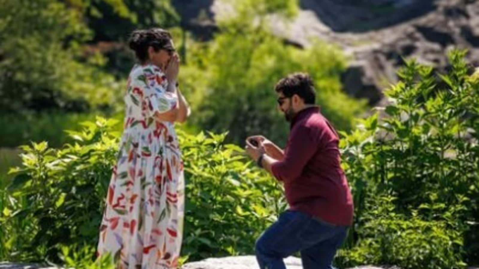 Anshula Kapoor gets engaged to boyfriend Rohan Thakkar; Priyanka Chopra, Rhea & Khushi Kapoor react
