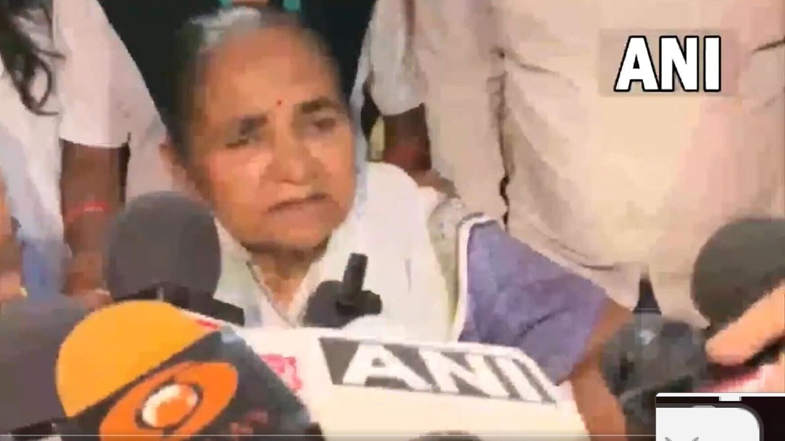 Uttar Pradesh minister Gulab Devi suffers minor injuries as vehicles in convoy collide