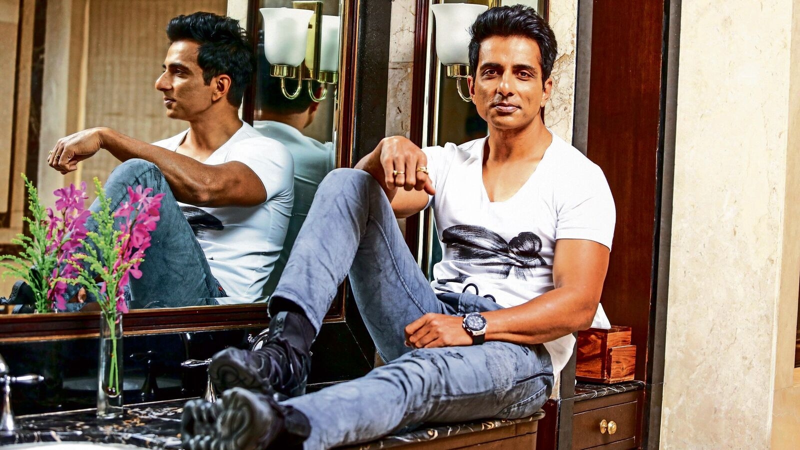 Actor Sonu Sood catches snake with bare hands, video goes viral; netizens call it 'another hidden talent'