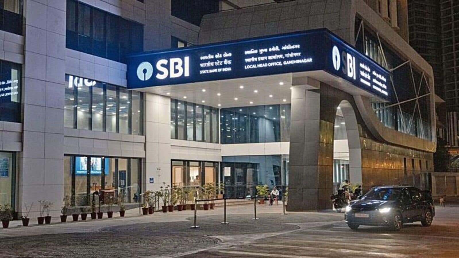 SBI raises  ₹25,000 cr via India's largest QIP; to issue 30.6 cr shares at  ₹817 each