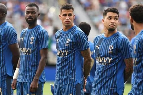 "وصيف" كأس العالم للأندية يورط الهلال بعد انسحابه من السوبر السعودي