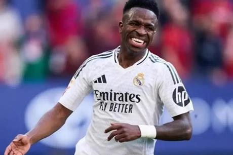 تقرير: 250 مليون يورو من باريس سان جيرمان لضم فينيسيوس