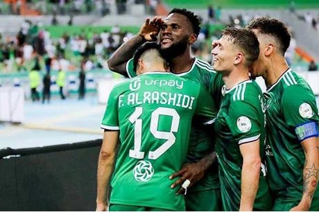 عرض رسمي لشراء نجم الأهلي السعودي