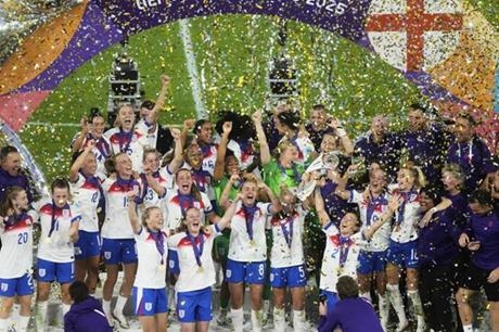 إنجلترا تثأر من إسبانيا وتتوج بكأس أوروبا للسيدات للمرة الثانية تواليا