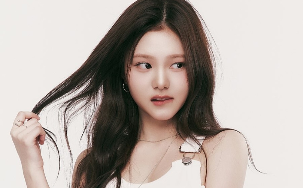 Alicia Wong Lingling was named leader of KIIRAS — Who is the up-and-coming Malaysian idol and how did she get into K-pop? (VIDEO)