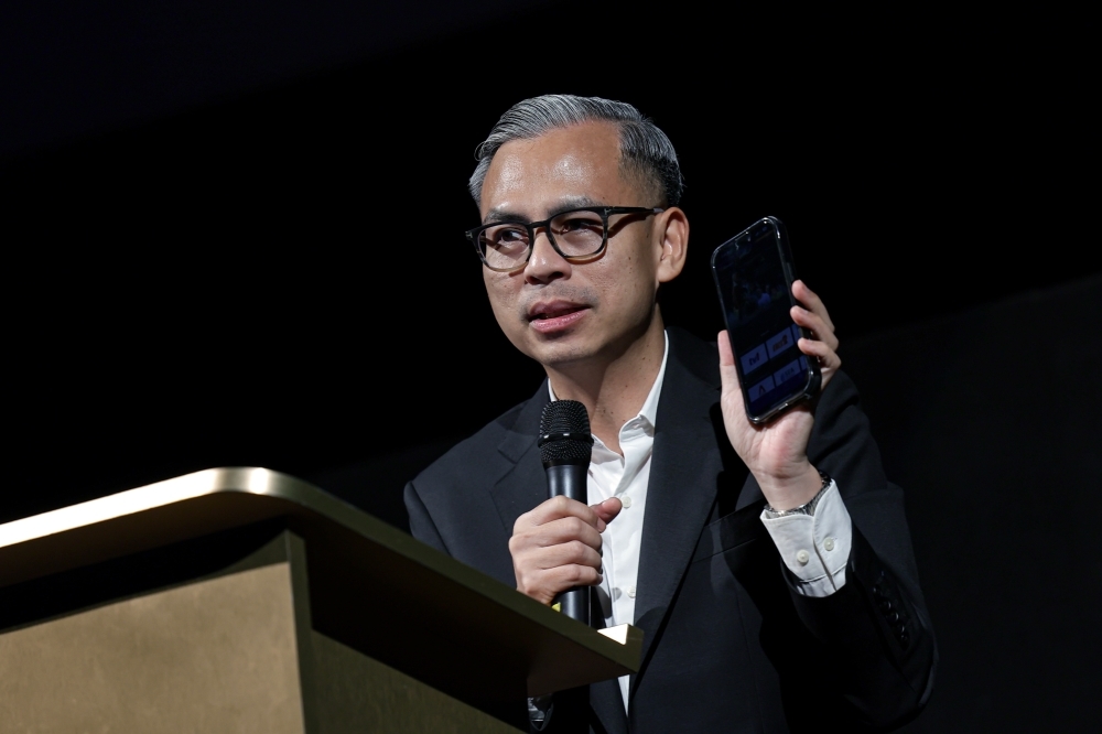 MCMC to review big gap in 5G coverage among telcos across Malaysia, says Fahmi