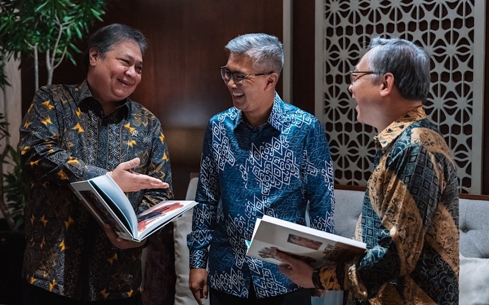 Tengku Zafrul discusses economic cooperation with Singapore, Indonesia leaders