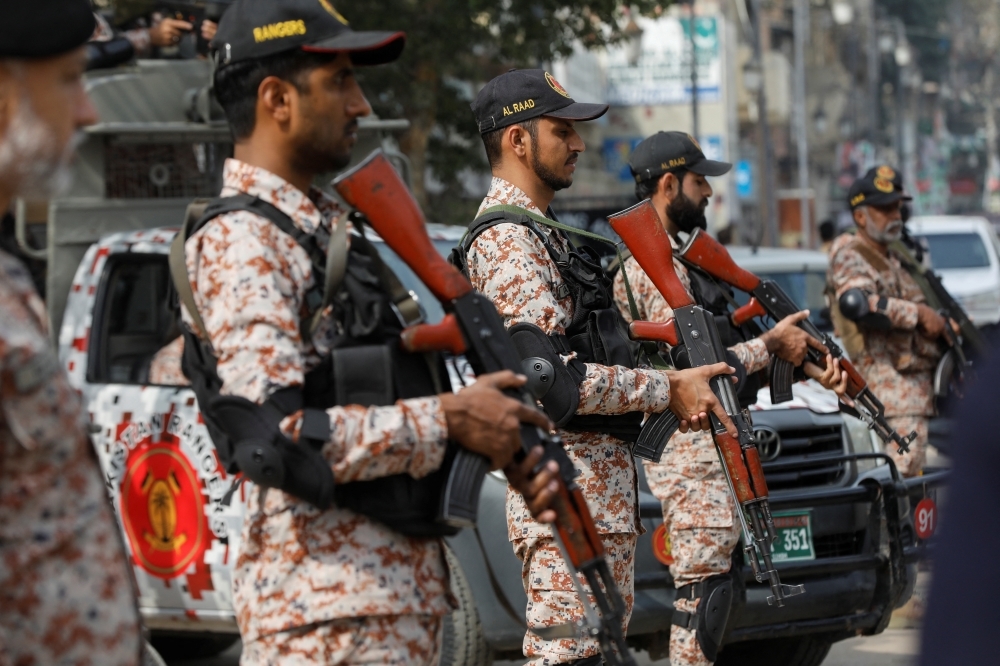 Sources: Explosive-laden car kills 13 Pakistani soldiers near Afghan border in deadly convoy attack