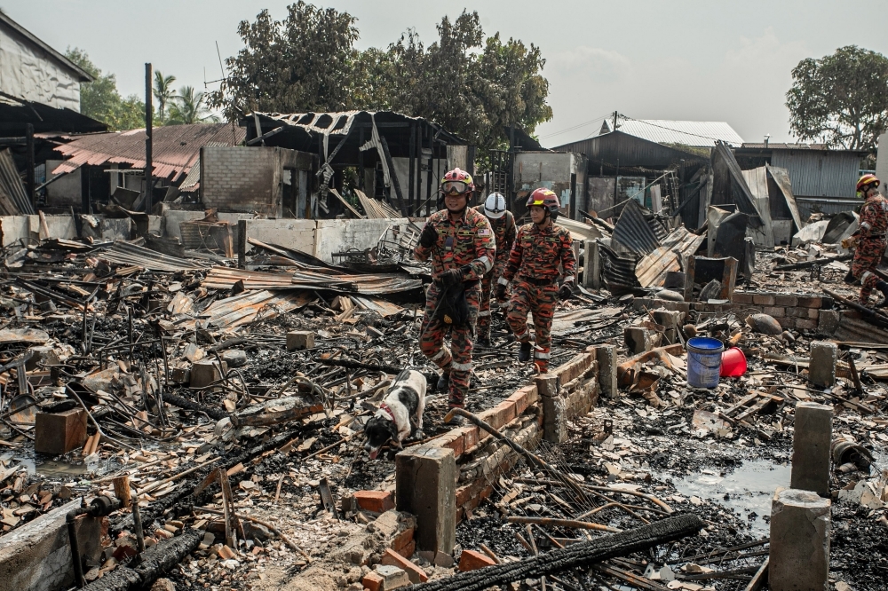 Chaos at 4.30am as fire guts 19 homes, a house of worship and eateries in Hutan Melintang