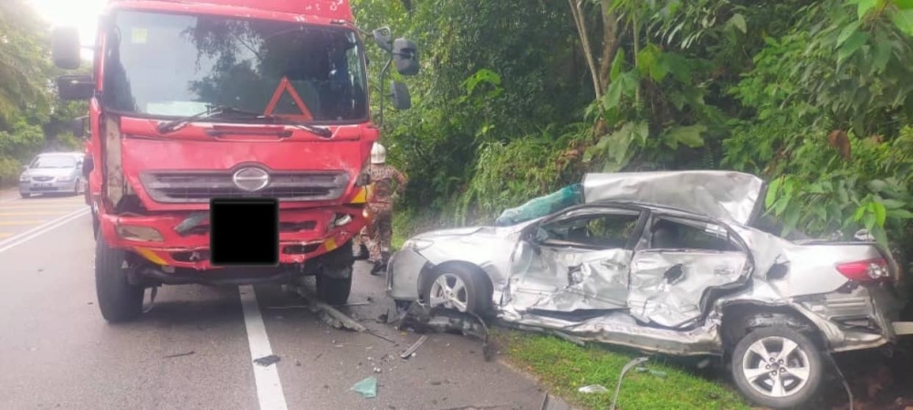 Five-vehicle pile-up on Desaru-Kota Tinggi road leaves two dead, nine injured including infant