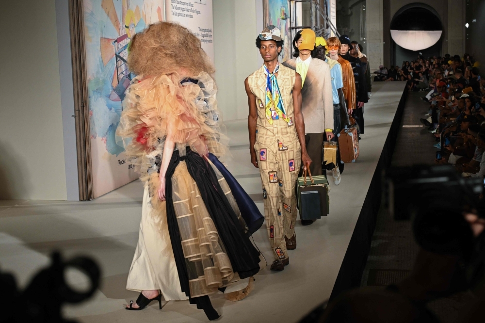 Colour and ease lift Paris Men's Fashion Week