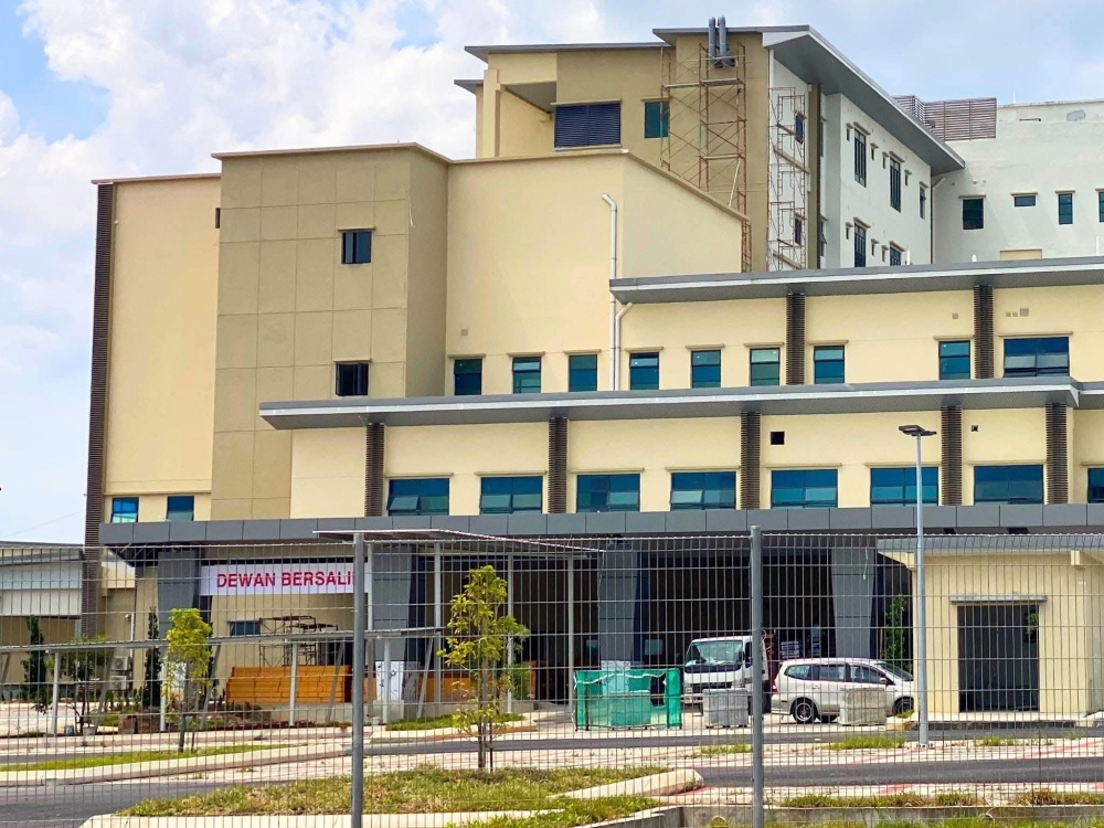 Contractors still responsible for defects at RM375m ESG-built Pasir Gudang hospital, says Works D-G