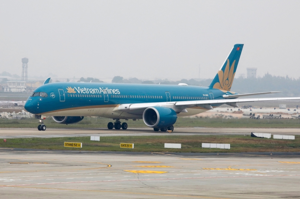 Wing tip meets tail fin: Four Vietnam Airlines pilots grounded after Hanoi tarmac collision