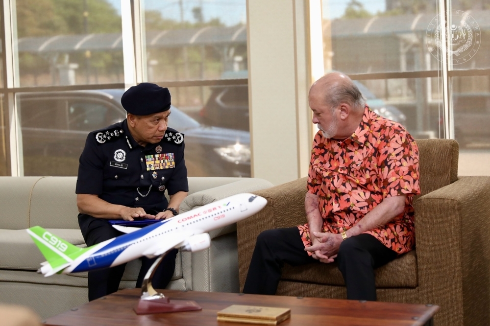 Sultan Ibrahim meets new IGP Mohd Khalid in JB