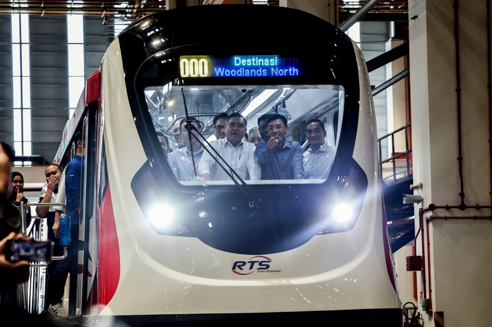 RTS Link fares to be revealed closer to launch, says Loke as Malaysia, Singapore unveil first train set