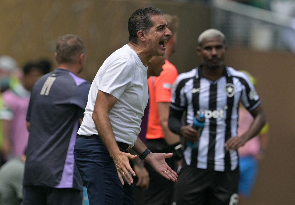 Botafogo sack Renato Paiva after just four months despite Club World Cup heroics, shock win against PSG