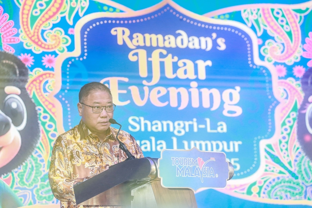 Tiong: Tourism Ministry expediting rollout of monitoring system to ensure tourism transport drivers suited for operations