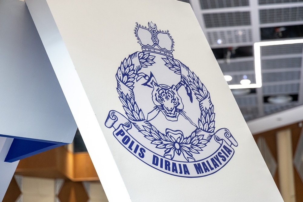 Four sought over arson of five luxury vehicles in Kuala Langat