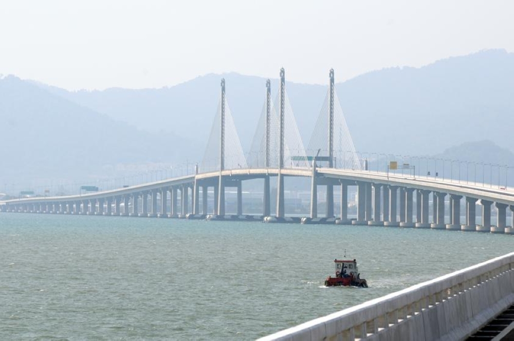 Search underway for man missing after abandoning Honda City on Second Penang Bridge