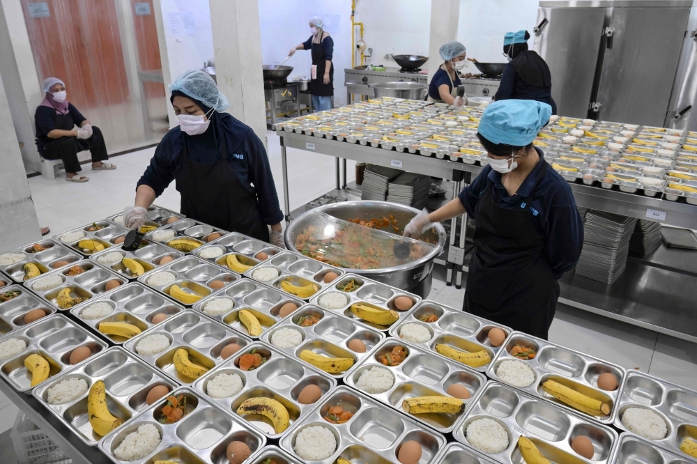 Indonesia's free school meal scheme under fire after food poisoning, protests and delays