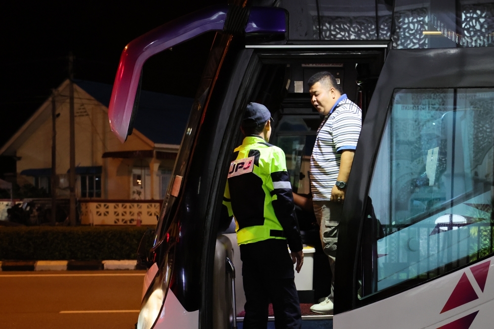Express bus driver, three passengers fined for not wearing seat belts in Terengganu JPJ operation