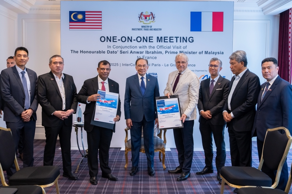 AirAsia signs RM51b deal for 50 Airbus planes, with option for 20 more, eyes first European route this year