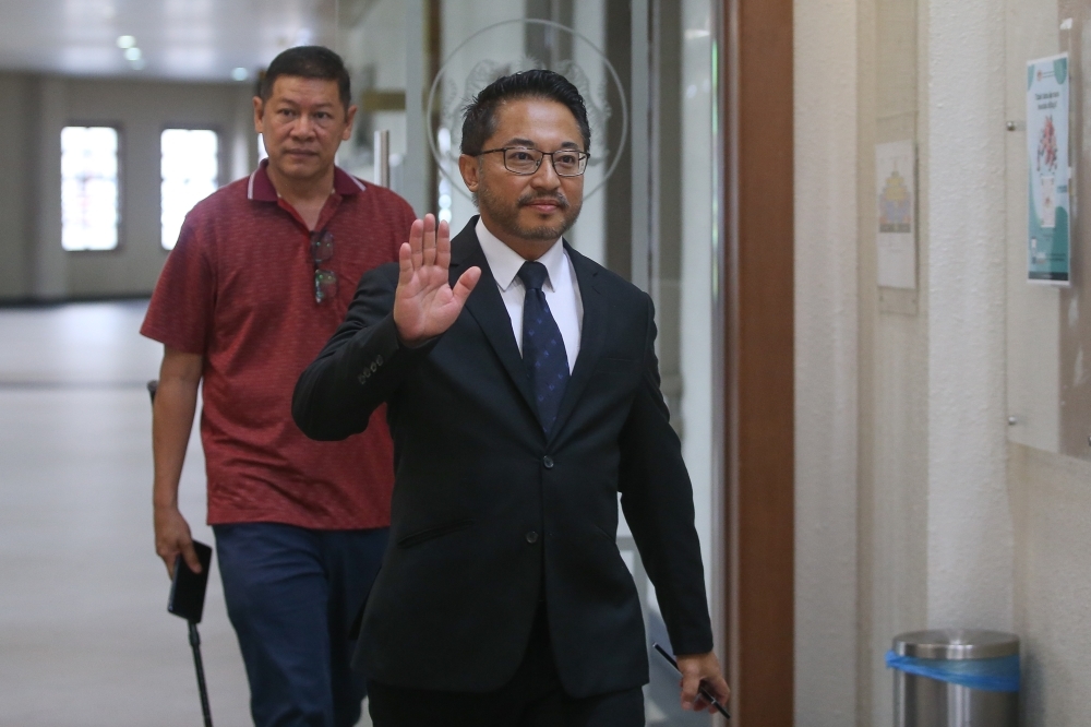 High Court rules Isham Jalil's judiciary remarks on Najib's SRC, 1MDB trials not contemptuous