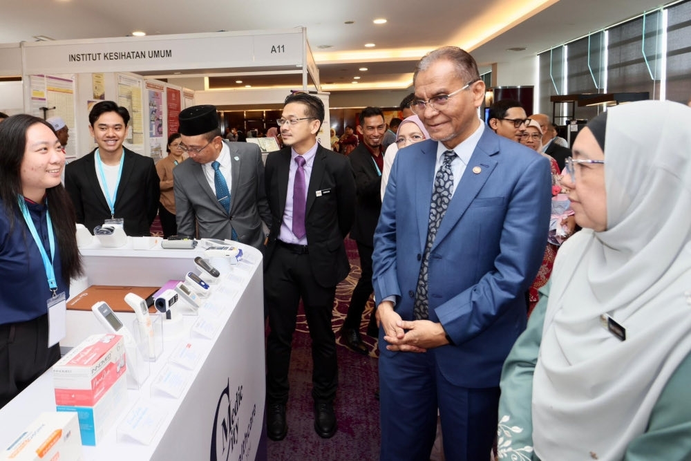 AI won't replace humans, but can revolutionise healthcare, says health minister