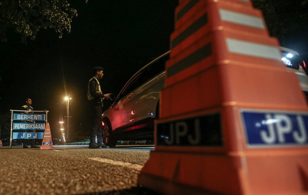 JPJ: Officer suspended after risky overtake in Simpang Pulai