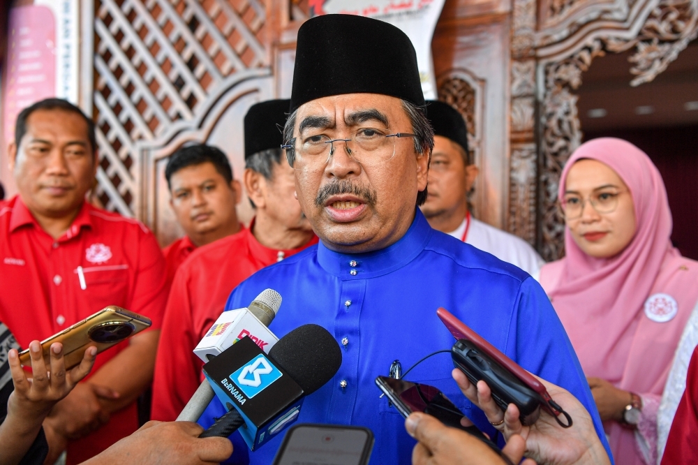 Johari Ghani to assume duties of natural resources minister after Nik Nazmi's exit, says chief secretary to govt
