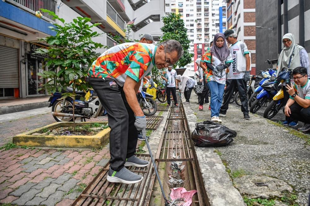 Dengue cases in Malaysia drop 58.6pc, but health minister warns public not to be complacent