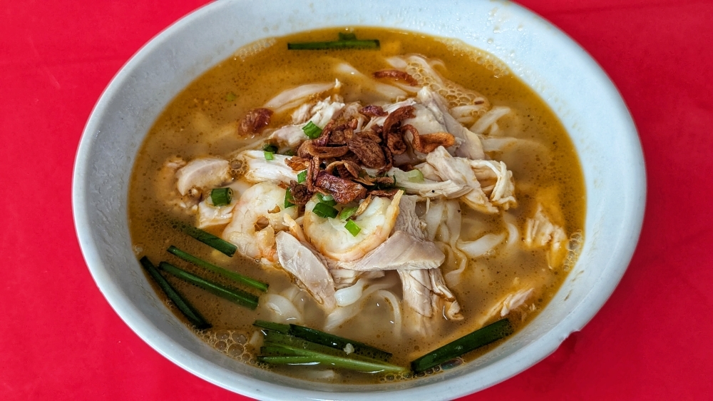For a faithful taste of Ipoh ‘kai si hor fun', poached chicken and bean sprouts, head to Restoran Ipoh Delicious in Setapak