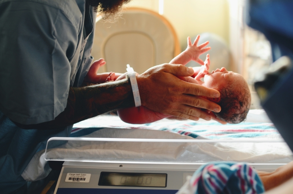 ‘I heard a baby crying': Sg Petani resident finds newborn left naked by roadside; cops nab secondary schooler for abandoning child, partner in hospital