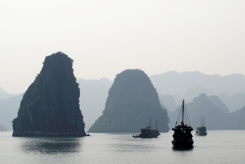 Ha Long Bay tourist boat capsizes in stormy weather, 27 confirmed dead