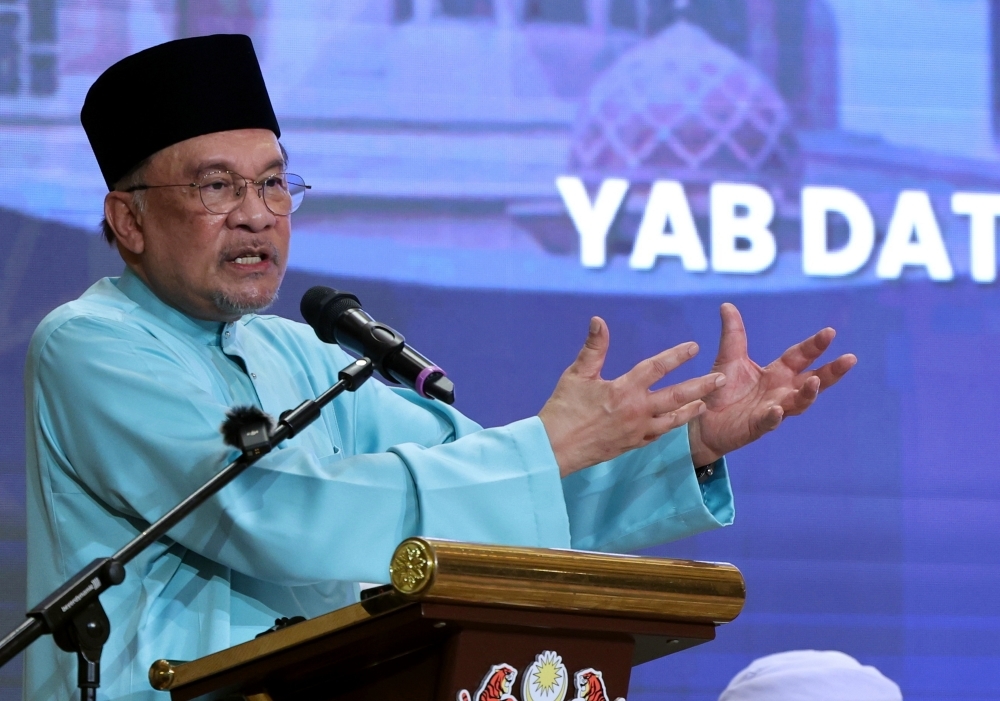 PM: Muslims must safeguard the legacy of Islamic scholarship