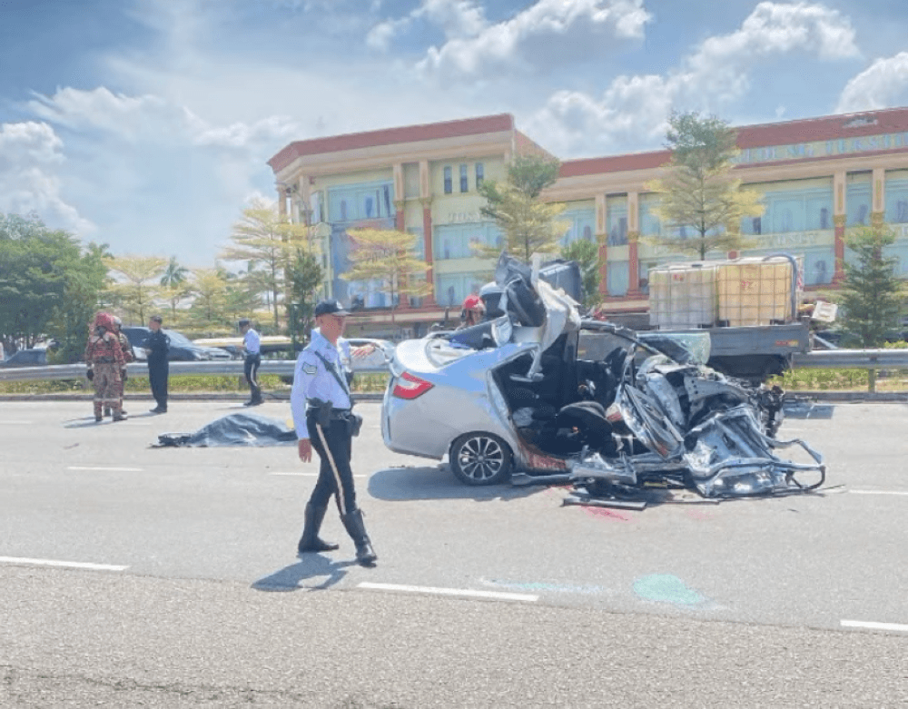 Fatal Johor crash: Bezza slams into lorry, driver dies on spot, Singaporean later at hospital