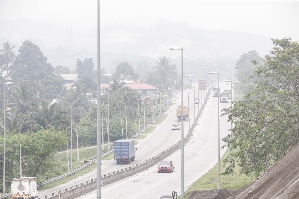 Selangor haze: Parents can keep kids home as API worsens, schools told to monitor conditions