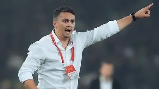 المدرب كرمة يعبر عن سعادته بتتويج أولمبيك آسفي التاريخي بكأس العرش