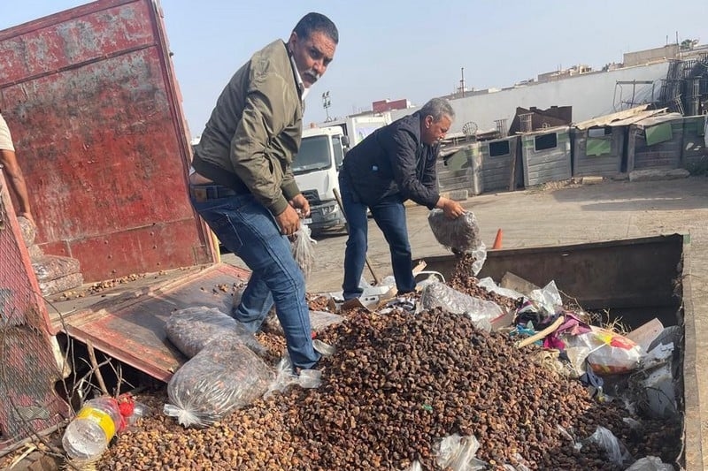 مع اقتراب عاشوراء.. إيقاف شخصين وحجز نحو 4 أطنان من 'الشريحة' الفاسدة +صور