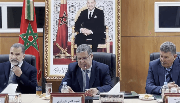 الفطاح عامل اقليم آسفي يحدد تسعيرة موحدة لسيارات الاجرة