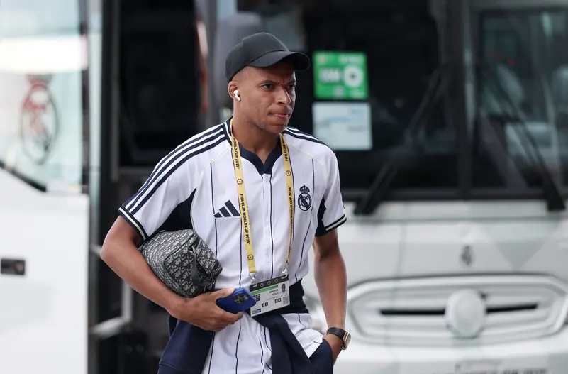 ريال مدريد يترك مبابي وحيداً ويسلمه للشرطة