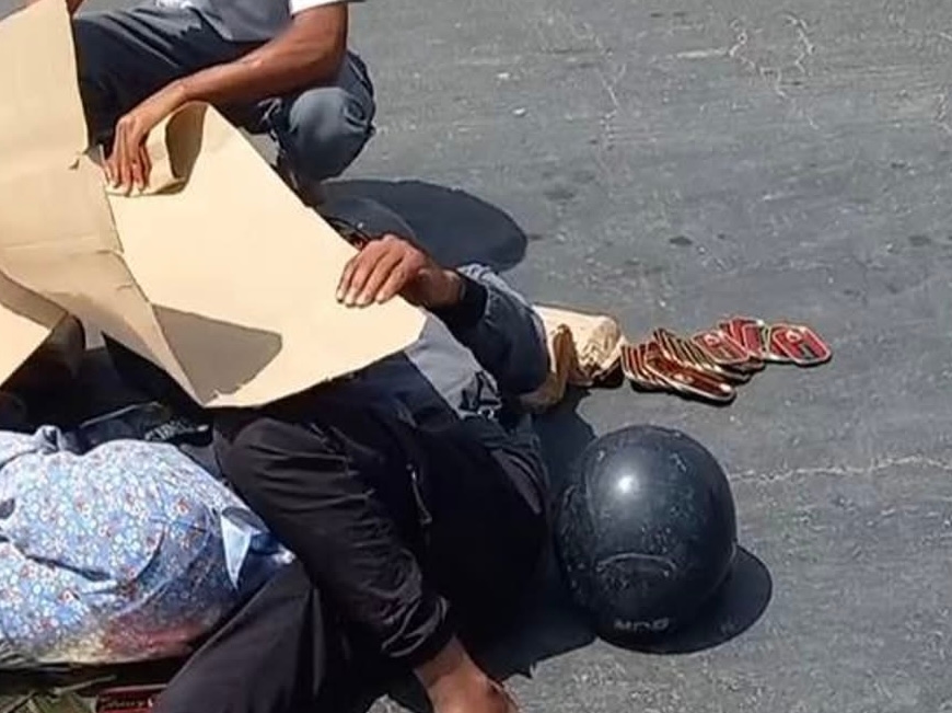 حادث سير خطير بآسفي.. سقوط شحنة سردين على دراجة نارية يُرسل زوجين إلى المستشفى