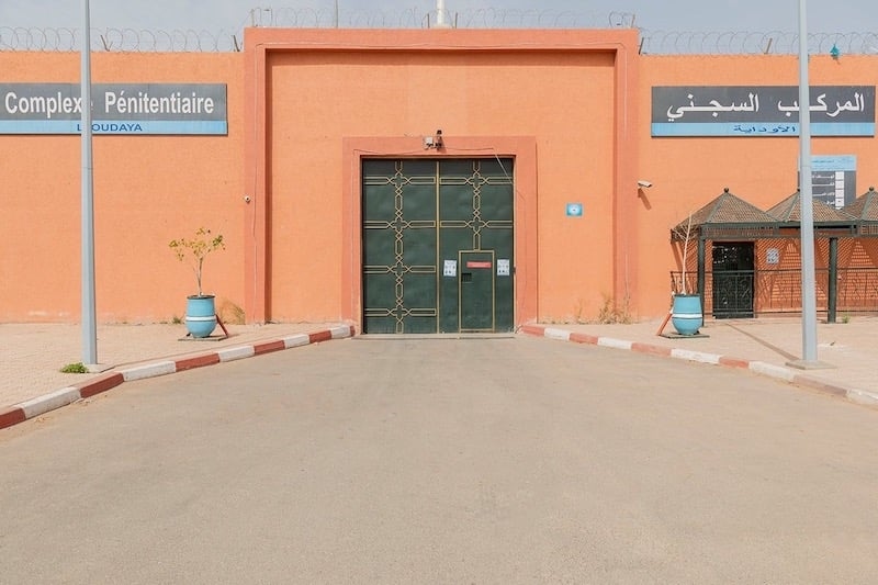 إحالة 5 متهمين على النيابة العامة بمراكش في قضية سرقة أسلاك الإنارة العمومية بمحيط الملعب الكبير