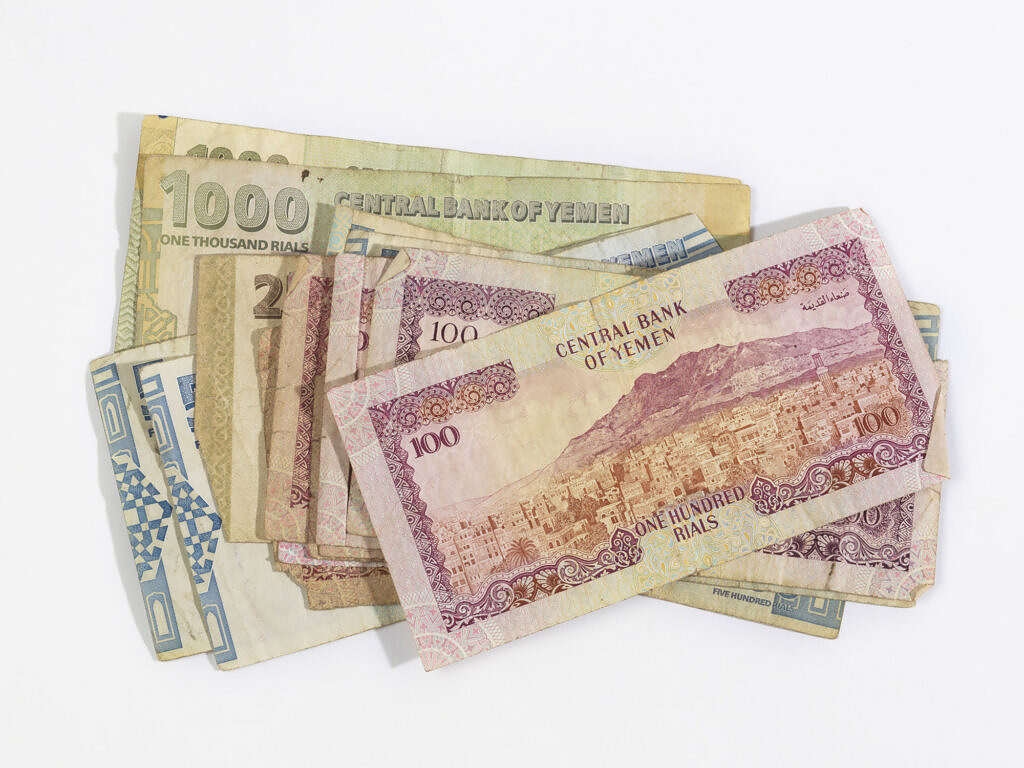 الريال اليمني يهوي من جديد.. الدولار يقترب من 2900 في عدن اليوم الأحد