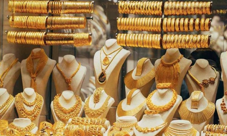 الذهب يواصل الصعود مدعوما بتعريفات ترامب وتصاعد التوتر مع روسيا