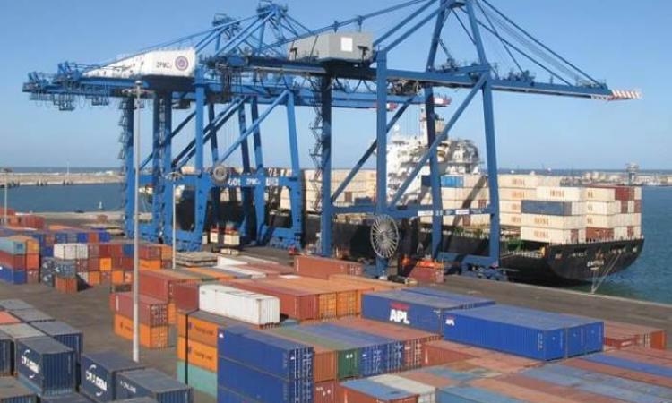 ميناء دمياط يتداول 25 سفينة للحاويات والبضائع العامة