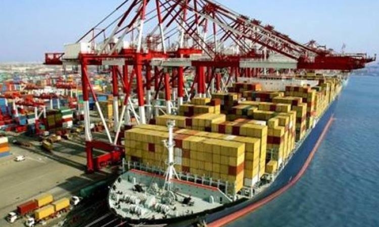 ميناء دمياط يتداول 32 سفينة للحاويات والبضائع العامة