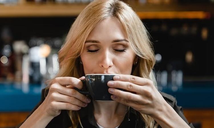 علماء: تناول كوبين من القهوة بعد الظهر يؤثر سلبا على مستويات الطاقة