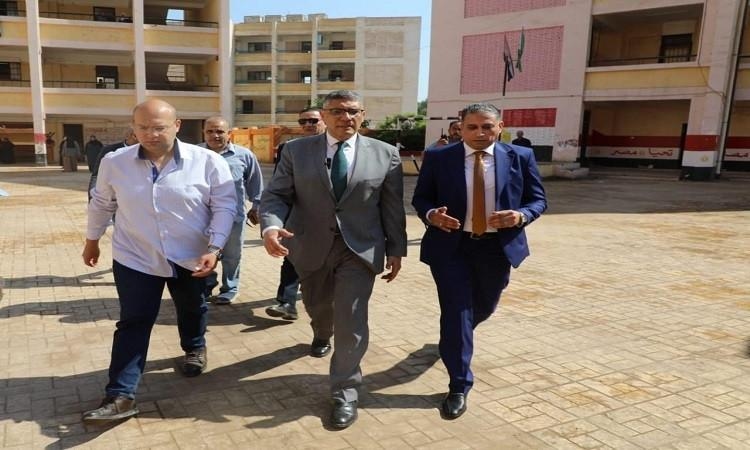 محافظ الجيزة يتفقد لجان امتحانات الثانوية العامة بأبو النمرس والحوامدية