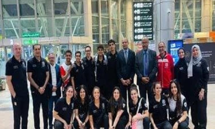 وفد من "الشباب والرياضة" يستقبل أبطال منتخب السلاح بعد تصدرهم بطولة إفريقيا